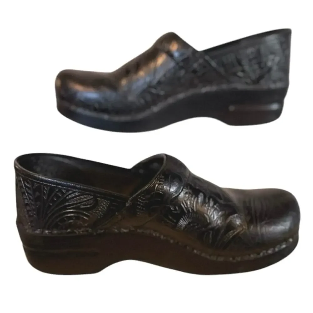 Dansko Professional Tooled Leather Clogs Womens size 39 US 8.5-9